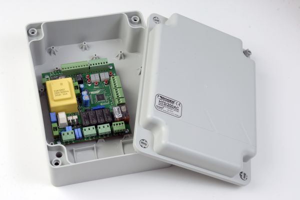 Click Here To Enlarge This Photo Of Roger Technology H70&sol;200AC Box Control Unit